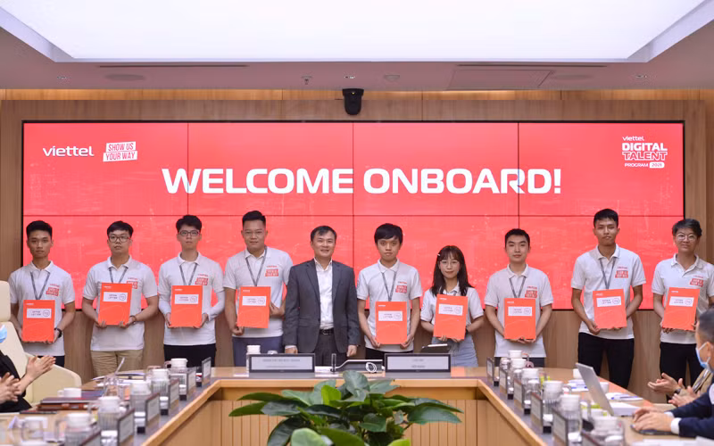 Các sinh viên xuất sắc được tuyển dụng sau khi thực tập.