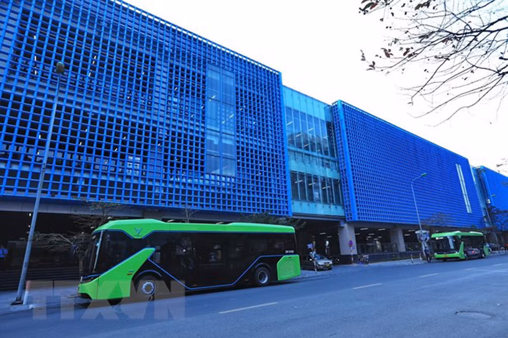 Hình ảnh các tuyến xe buýt điện ở Hà Nội vận hành ổn định -0