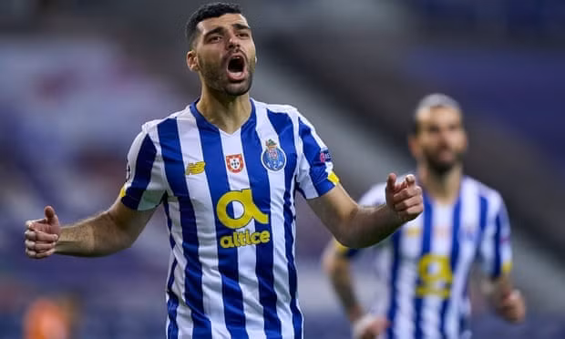 M. Taremi mở tỷ số cho Porto ngay phút thứ 2.