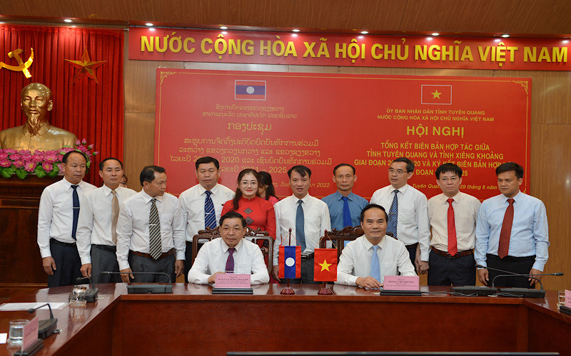 Lãnh đạo tỉnh Tuyên Quang và Xiêng Khoảng ký Biên bản hợp tác giai đoạn 2021-2025.