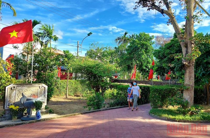 Không gian phía trước ngôi nhà thoáng mát. Chuyện về ngôi nhà bình dị của Đại tướng Võ Nguyên Giáp bên dòng Kiến Giang -0