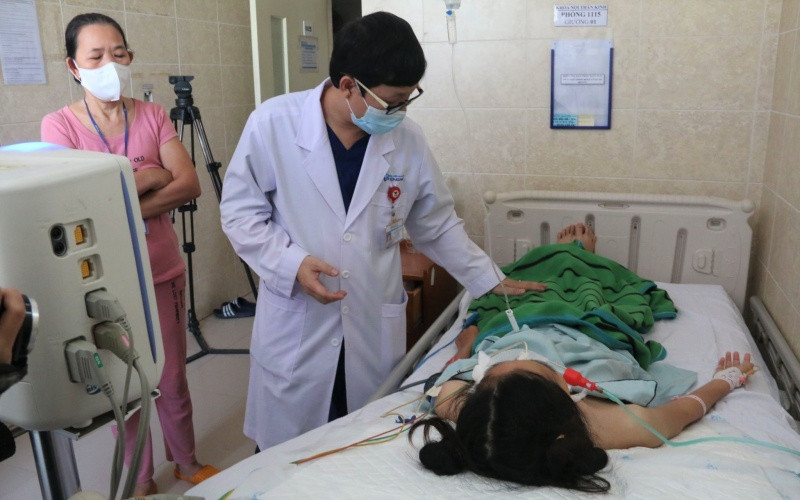 Bệnh nhân đang điều trị tại Bệnh viện đa khoa Đồng Nai, sau khi sử dụng sản phẩm chay pate Minh Chay. Hai ca bệnh nghi ngộ độc sau khi sử dụng pate Minh Chay ở Đồng Nai -0