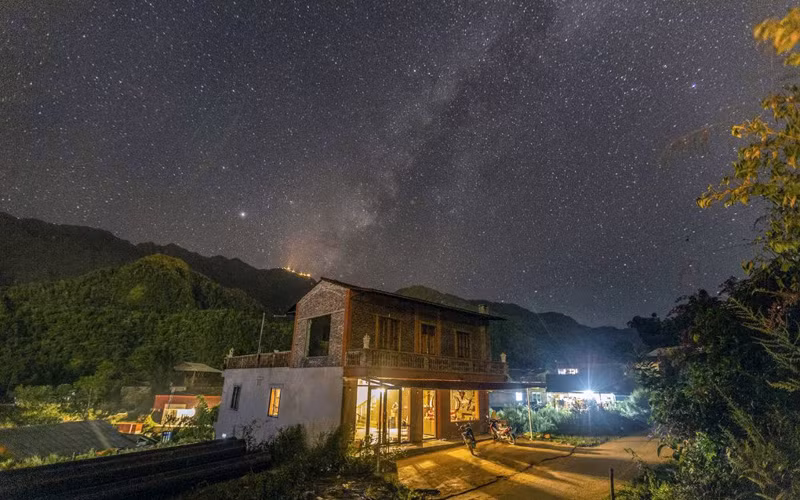 Bầu trời sao trên đỉnh Fansipan (Ảnh: CTV)