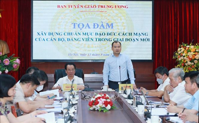 Đồng chí Lê Hải Bình, Ủy viên Dự khuyết Trung ương Đảng, Phó Trưởng Ban Tuyên giáo Trung ương chủ trì toạ đàm. (Ảnh: Phương Hoa/TTXVN)