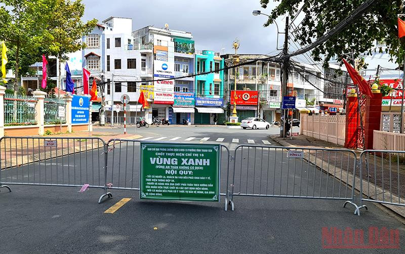 Các rào chắn bảo vệ vùng xanh được siết chặt hơn sau ngày 13/9. RG_2-1631701030284.jpg