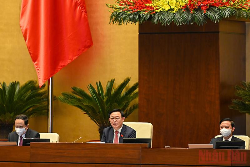 Chủ tịch Quốc hội Vương Đình Huệ phát biểu ý kiến tại phiên họp. (Ảnh: DUY LINH) Bộ trưởng Trần Hồng Hà trả lời, làm rõ những vấn đề “nóng” về lĩnh vực đất đai -0