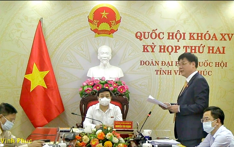 Đại biểu Lê Tất Hiếu (đoàn đại biểu Quốc hội tỉnh Vĩnh Phúc) thảo luận trực tuyến tại điểm cầu Vĩnh Phúc. (Ảnh: quochoi.vn) Xét xử trực tuyến cần tiến hành thận trọng, từng bước chắc chắn -0