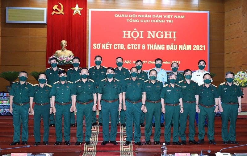 Lãnh đạo Tổng cục Chính trị chụp ảnh cùng đại diện các cơ quan, đơn vị về dự Hội nghị sơ kết công tác đảng, công tác chính trị sáu tháng đầu năm 2021. Nâng cao hiệu quả công tác đảng, công tác chính trị trong các nhiệm vụ -0