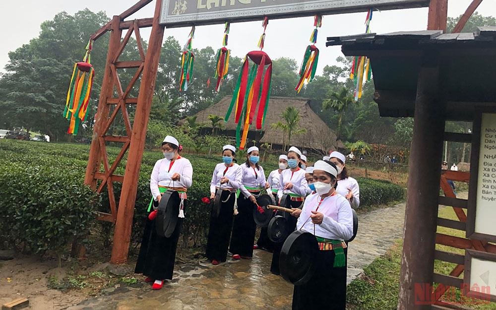 Trình diễn chiêng tại Làng Mường. Hoạt động tháng 3 “Màu xanh tôi yêu” tại Làng Văn hóa Du lịch các dân tộc Việt Nam -0