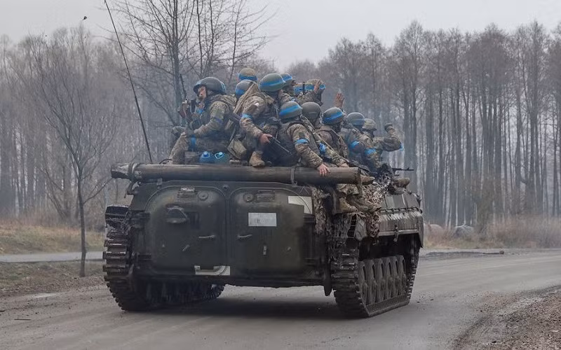 Quân nhân Ukraine trong cuộc xung đột với lực lượng Nga ở vùng Chernihiv, ngày 2/4/2022. (Ảnh: Reuters)