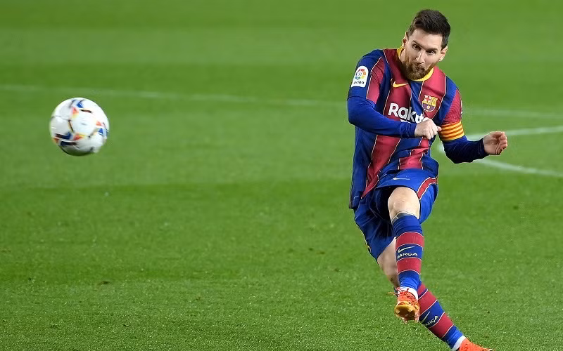 Messi là cầu thủ duy nhất trong lịch sử La Liga ghi được ít nhất 20 bàn trong 13 mùa giải liên tiếp. (Ảnh: Getty Images)