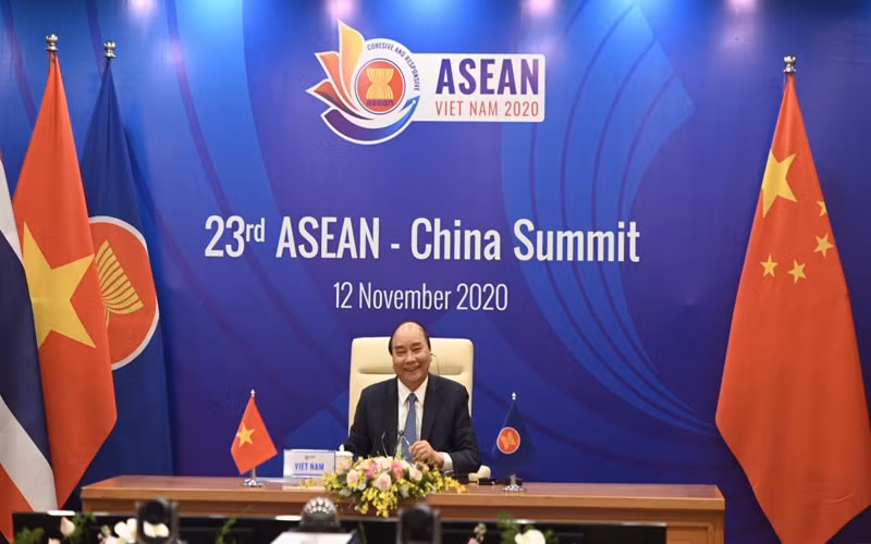 Thủ tướng Nguyễn Xuân Phúc chủ trì hội nghị ASEAN - Trung Quốc lần thứ 23. (Ảnh: DUY LINH)