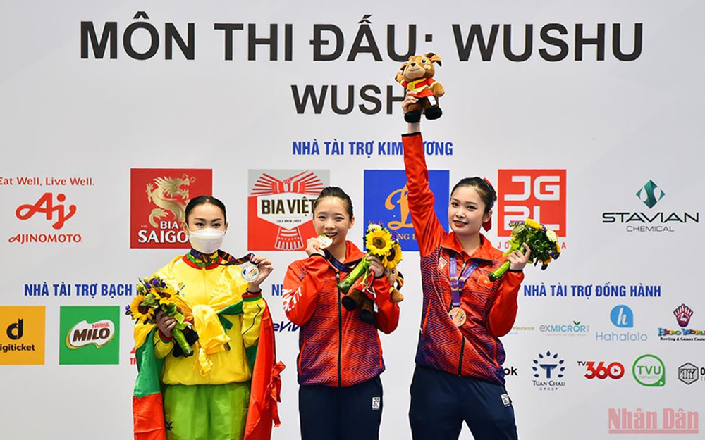 Các vận động viên nhận huy chương tại nội dung Thương thuật nữ. Những khoảnh khắc đẹp của wushu Việt Nam ngày 14/5 -0
