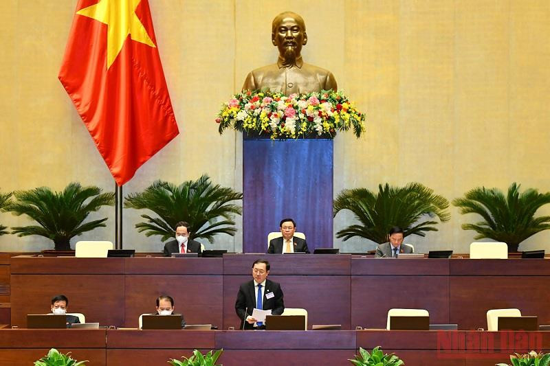 Bộ trưởng Khoa học và Công nghệ Huỳnh Thành Đạt phát biểu giải trình, làm rõ một số vấn đề đại biểu Quốc hội nêu. (Ảnh: LINH NGUYÊN) Nâng cao hiệu quả bảo hộ, khai thác và bảo vệ tài sản trí tuệ -0