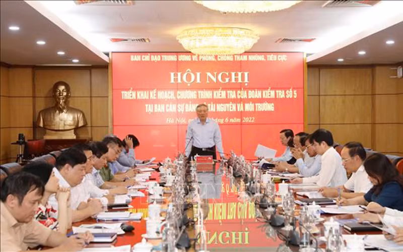 Đồng chí Nguyễn Hoà Bình phát biểu chỉ đạo tại buổi làm việc. Ảnh: Phương Hoa/TTXVN