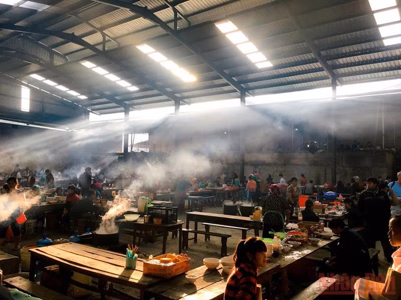 Ấm nồng một sớm chợ phiên -3