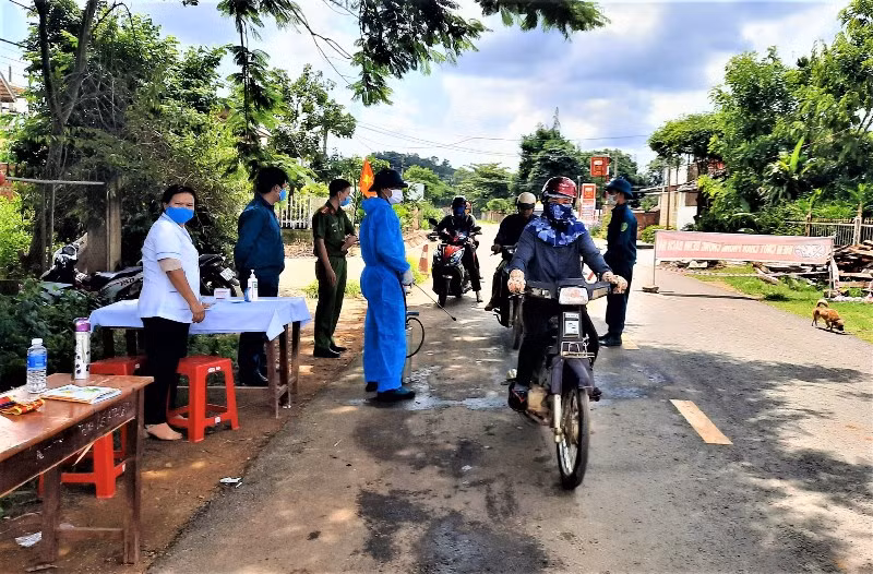 Cách ly khu vực có người mắc bệnh bạch hầu để phòng, chống dịch lây lan trong cộng đồng.