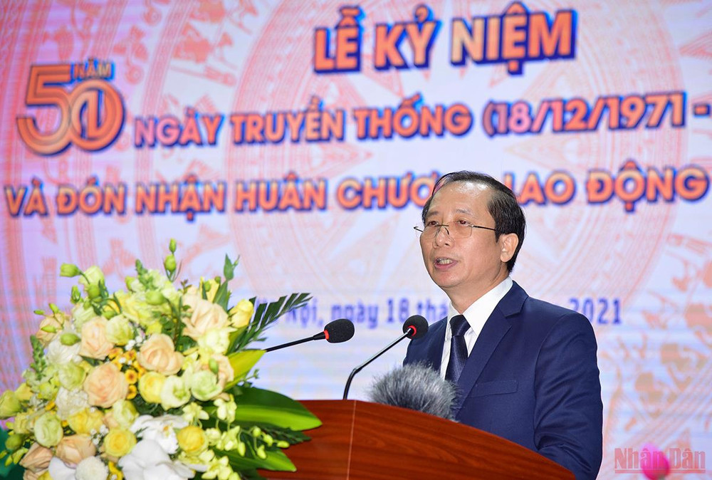 PGS,TS Nguyễn Bá Chiến, Hiệu trưởng Trường Đại học Nội Vụ Hà Nội đọc diễn văn kỷ niệm 50 năm ngày truyền thống Trường Đại học Nội vụ Hà Nội. (Ảnh: Thành Đạt) Lễ kỷ niệm 50 năm ngày truyền thống trường Đại học Nôi vụ Hà Nội và đón nhận Huân chương Lao động hạng Nhất -1