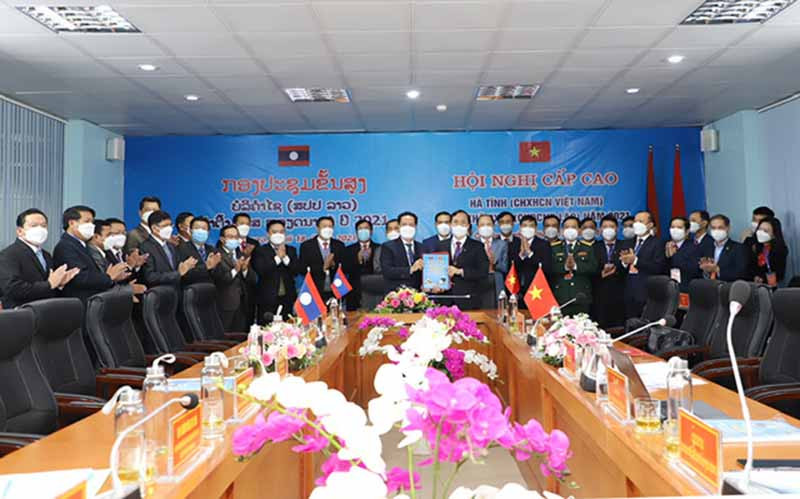 Lãnh đạo tỉnh Hà Tĩnh và tỉnh Bolikhamsai, Khammouane nhất trí tiếp tục đưa mối quan hệ, hợp tác đi vào chiều sâu.