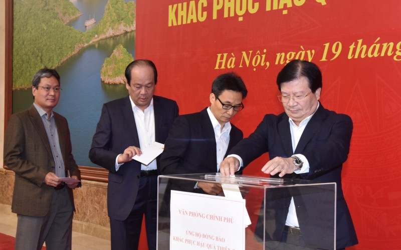 Lãnh đạo Chính phủ quyên góp ủng hộ đồng bào miền trung, khắc phục hậu quả thiên tai mưa lũ ảnh 1 Lãnh đạo Chính phủ quyên góp ủng hộ đồng bào miền trung, khắc phục hậu quả thiên tai mưa lũ -0