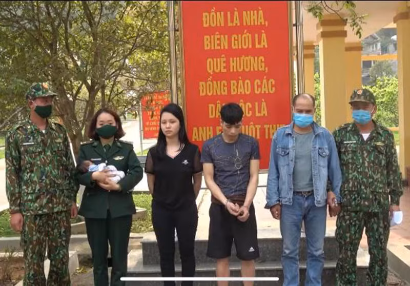 Các đối tượng buôn bán trẻ em qua biên giới bị lực lượng Biên phòng bắt giữ.