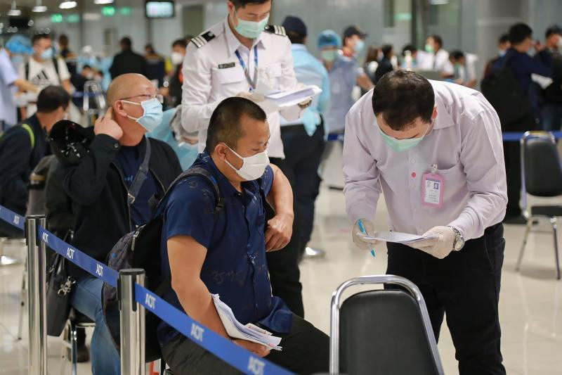 Du khách nước ngoài bắt đầu được phép nhập cảnh Thái Lan với các quy định  nghiêm ngặt. (Ảnh: Bangkok Post)