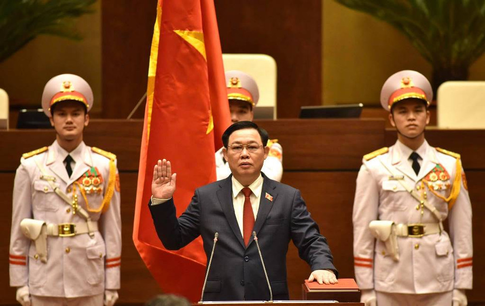 Chủ tịch Quốc hội, Chủ tịch Hội đồng Bầu cử quốc gia Vương Đình Huệ tuyên thệ nhậm chức. Ảnh: TRẦN HẢI.