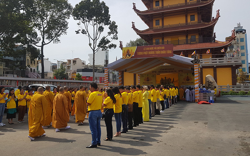 Lễ đón tôn tượng Phật Hoàng Trần Nhân Tông tại Thiền viện Trúc Lâm Chánh Giác. Cung rước tôn tượng Phật Hoàng Trần Nhân Tông đến Thiền viện Trúc Lâm Chánh Giác -0