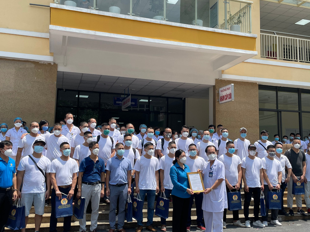 PGS, TS Vũ Xuân Phú, Phó Giám đốc Bệnh viện Phổi Trung ương chúc các đồng nghiệp bình an, hoàn thành nhiệm vụ. GS, TS Nguyễn Viết Nhung: Mục tiêu giảm thấp nhất tỷ lệ tử vong tại Đồng Nai -0