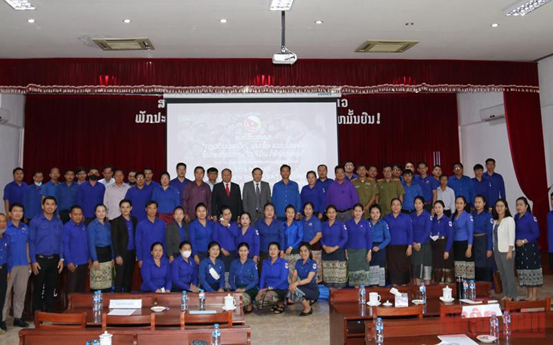 Đại sứ Nguyễn Bá Hùng cùng các đại biểu tham dự cuộc tọa đàm ngày 16/6. (Ảnh: Xuân Sơn)