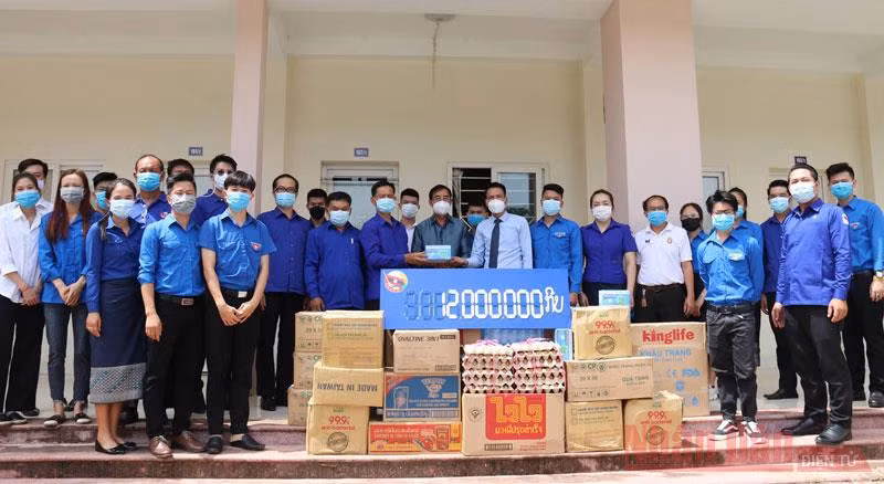 Đoàn Thanh niên Lào hỗ trợ đoàn viên, sinh viên Việt Nam tại Lào -0