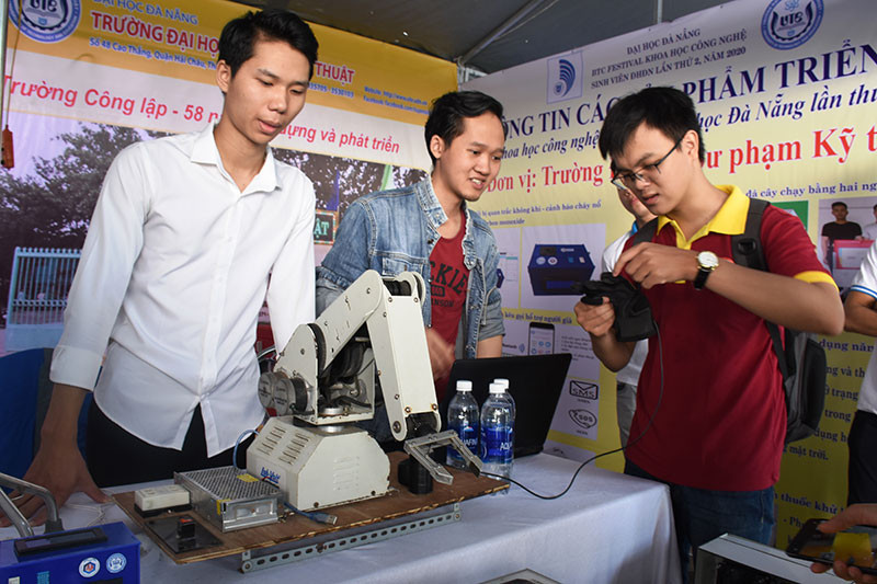 Triển lãm giới thiệu hơn 30 sản phẩm nghiên cứu khoa học của sinh viên ĐH Đà Nẵng. Sinh viên Đà Nẵng với Festival Khoa học Công nghệ năm 2020 -0