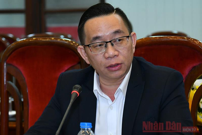 Ảnh: Duy Linh. Giao lưu trực tuyến