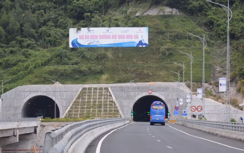 Công trình hầm đường bộ qua Đèo Cả.