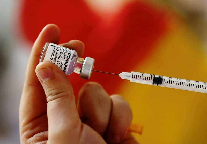 Pháp sẽ tiêm chủng cho những người 18 tuổi trở lên từ 31-5. (Ảnh: Reuters) 