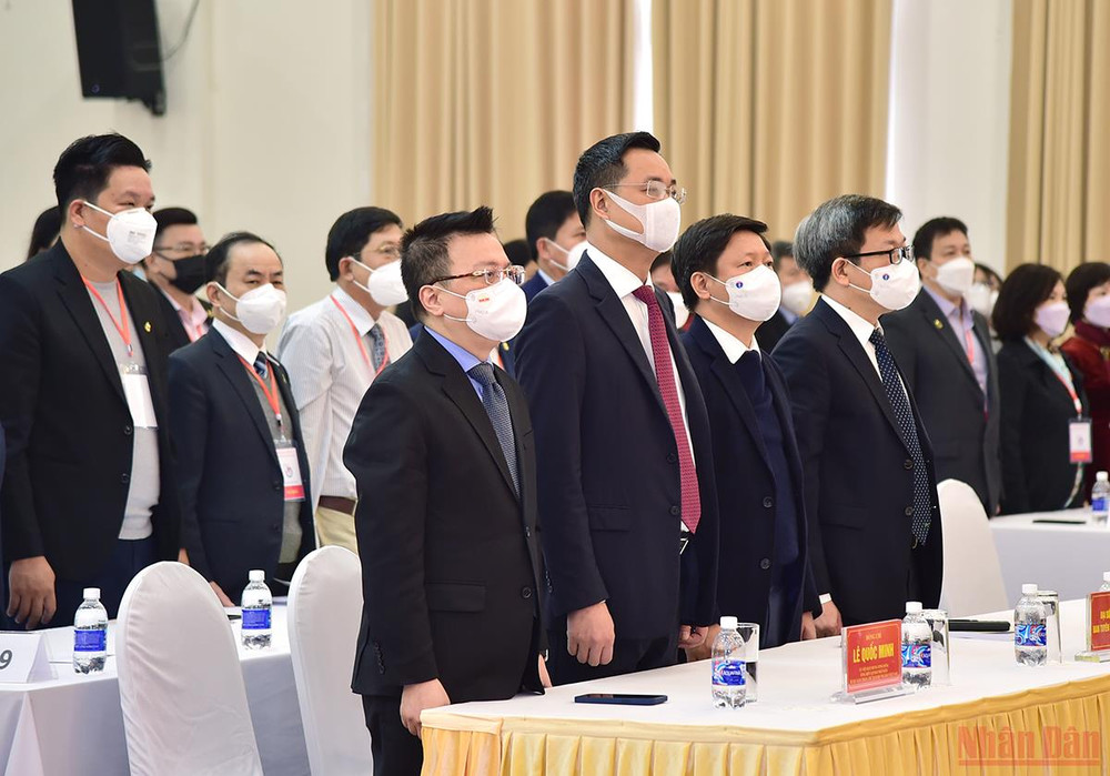Các đại biểu thực hiện nghi lễ Chào cờ. (Ảnh: Thành Đạt) Khai mạc phiên trù bị Đại hội Hội Nhà báo Việt Nam lần thứ XI -0
