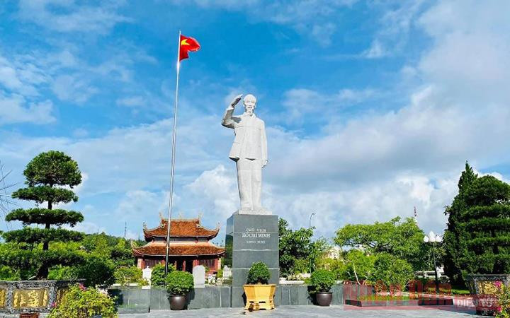 Tượng đài Bác trên đảo Cô Tô. Đảo tiền tiêu Cô Tô hướng về ngày hội lớn -0