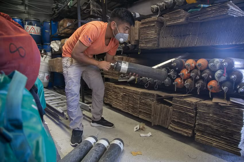 Nepal đón du khách trở lại Himalaya chinh phục “nóc nhà thế giới” -0