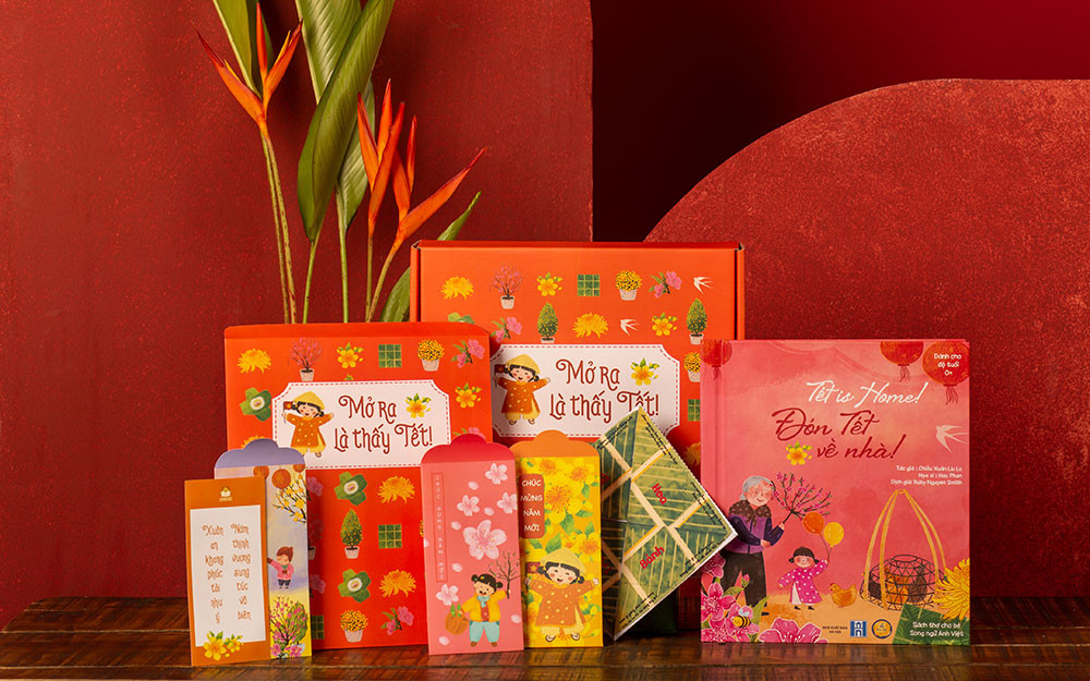 Bộ "Đón Tết về nhà" và phong bao "Mở ra là thấy Tết" của Lion Books. (Ảnh: Lion Books) Sách Tết “đến hẹn lại lên” -0