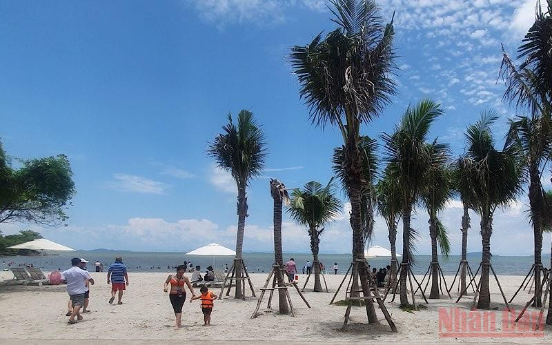 Kiên Giang đẩy mạnh thu hút đầu tư vào hoạt động thương mại khu vực biên giới Cửa khẩu quốc tế Hà Tiên. Trong ảnh: Một khu du lịch ở TP Hà Tiên. (Ảnh: Việt Tiến) Kiên Giang cải thiện môi trường, thu hút đầu tư vào các lĩnh vực thế mạnh -0