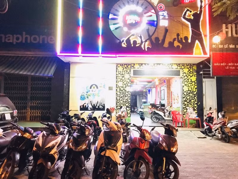Quán karaoke số 152 Lê Văn Hiến.