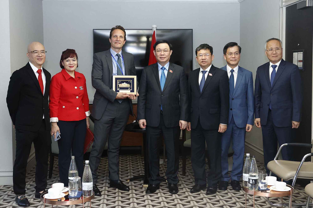 Chủ tịch Quốc hội Vương Đình Huệ tiếp Chủ tịch Tập đoàn Pearson Chris Cuddihy. Chủ tịch Quốc hội Vương Đình Huệ tiếp lãnh đạo một số tập đoàn tại Anh -4