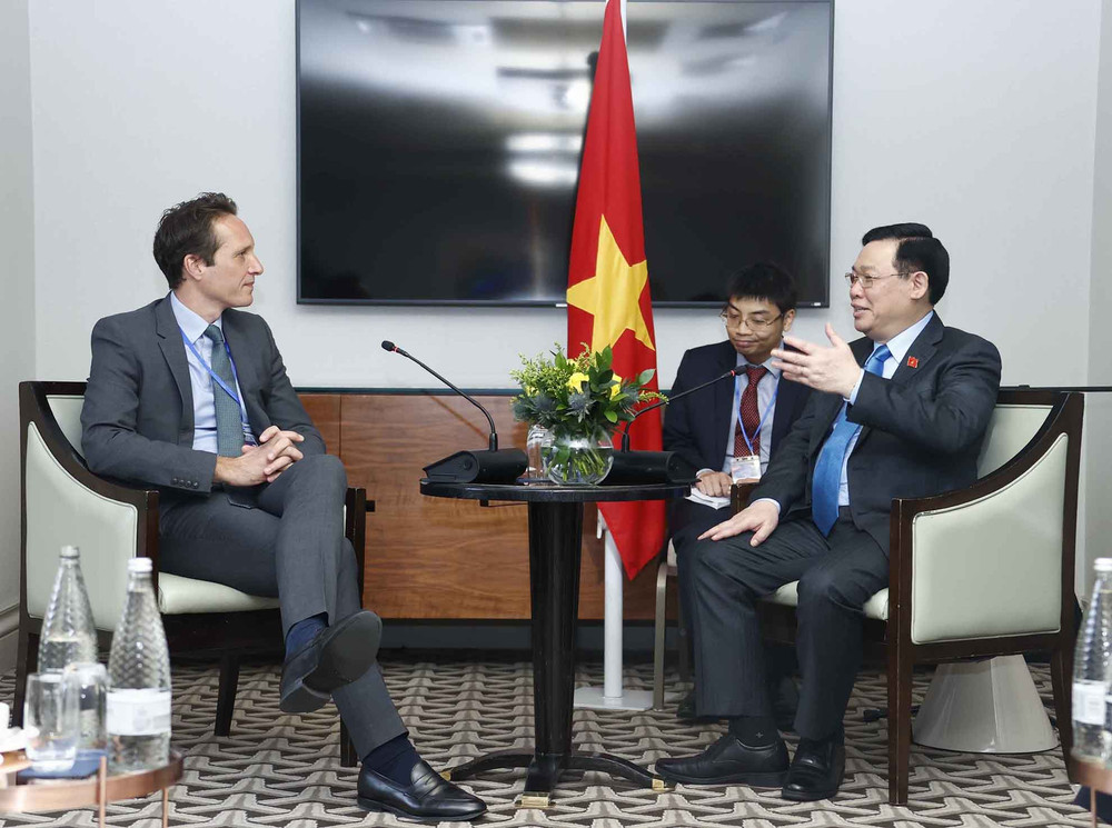 Chủ tịch Quốc hội Vương Đình Huệ tiếp Chủ tịch Tập đoàn Pearson Chris Cuddihy. Chủ tịch Quốc hội Vương Đình Huệ tiếp lãnh đạo một số tập đoàn tại Anh -3