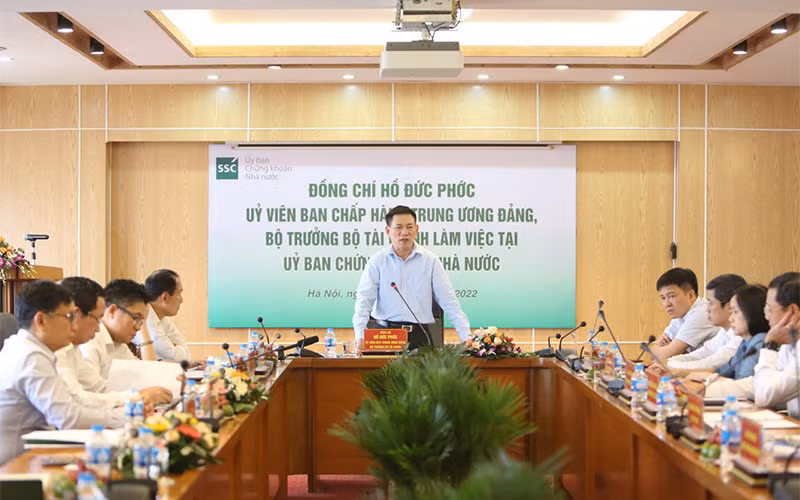 Bộ trưởng Tài chính Hồ Đức Phớc phát biểu chỉ đạo tại buổi làm việc ngày 30/6. (Ảnh: UBCKNN)