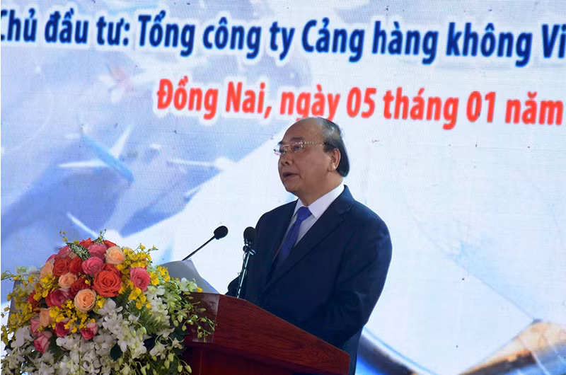 Thủ tướng Nguyễn Xuân Phúc phát biểu ý kiến chỉ đạo và phát lệnh khởi công dự án.