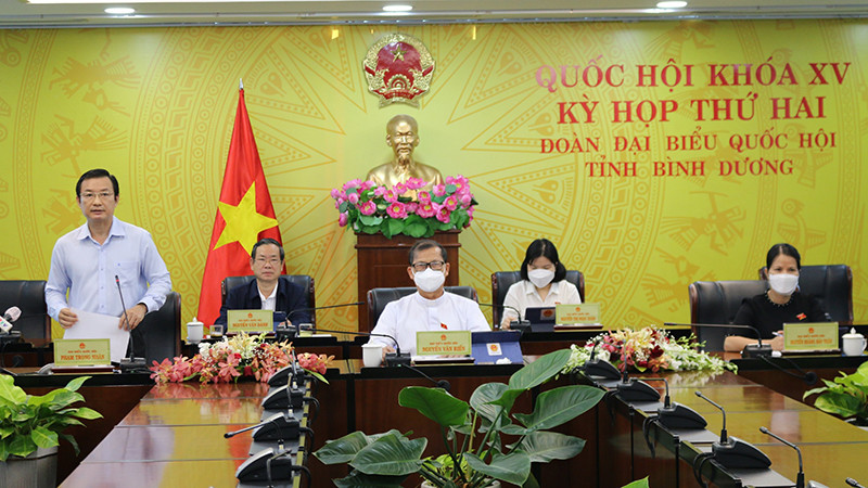 Đại biểu Phạm Trọng Nhân phát biểu ý kiến thảo luận tại kỳ họp thứ hai, điểm cầu trực tuyến tại địa phương. “Đặt quy hoạch sử dụng đất quốc gia với phát triển kinh tế xanh” -0