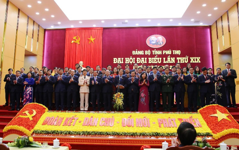 Ban Chấp hành Đảng bộ tỉnh Phú Thọ khóa 19, ra mắt Đại hội. Đồng chí Bùi Minh Châu tái đắc cử Bí Thư Tỉnh ủy Phú Thọ -0