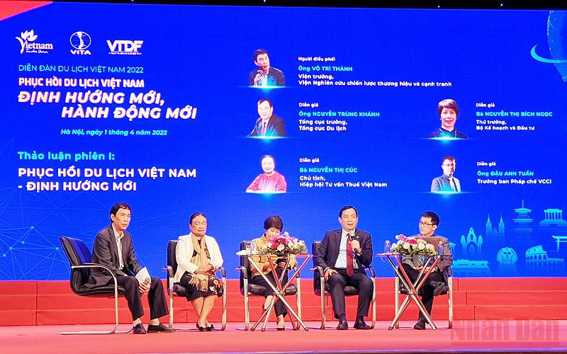 Các đại biểu tham gia phiên thảo luận 1. (Ảnh: T.LINH) Phục hồi du lịch Việt Nam: Cần định hướng và hành động mới -0
