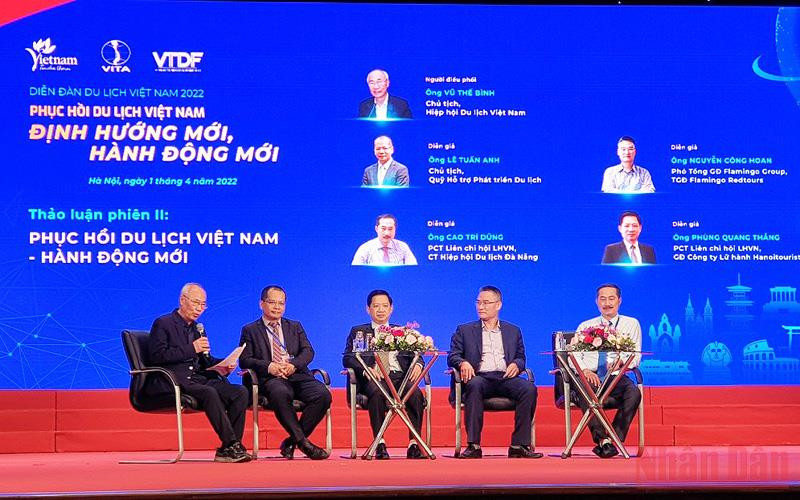 Các đại biểu tại phiên thảo luận 2. (Ảnh: T.LINH) Phục hồi du lịch Việt Nam: Cần định hướng và hành động mới -0