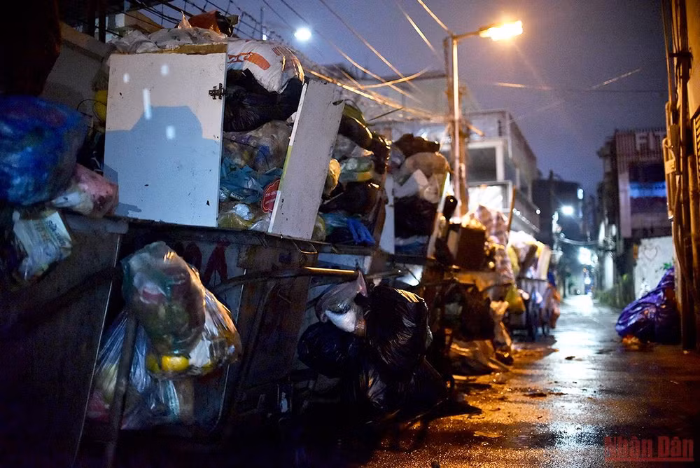 Hà Nội nỗ lực giải quyết tình trạng ùn ứ rác thải vài ngày qua -0